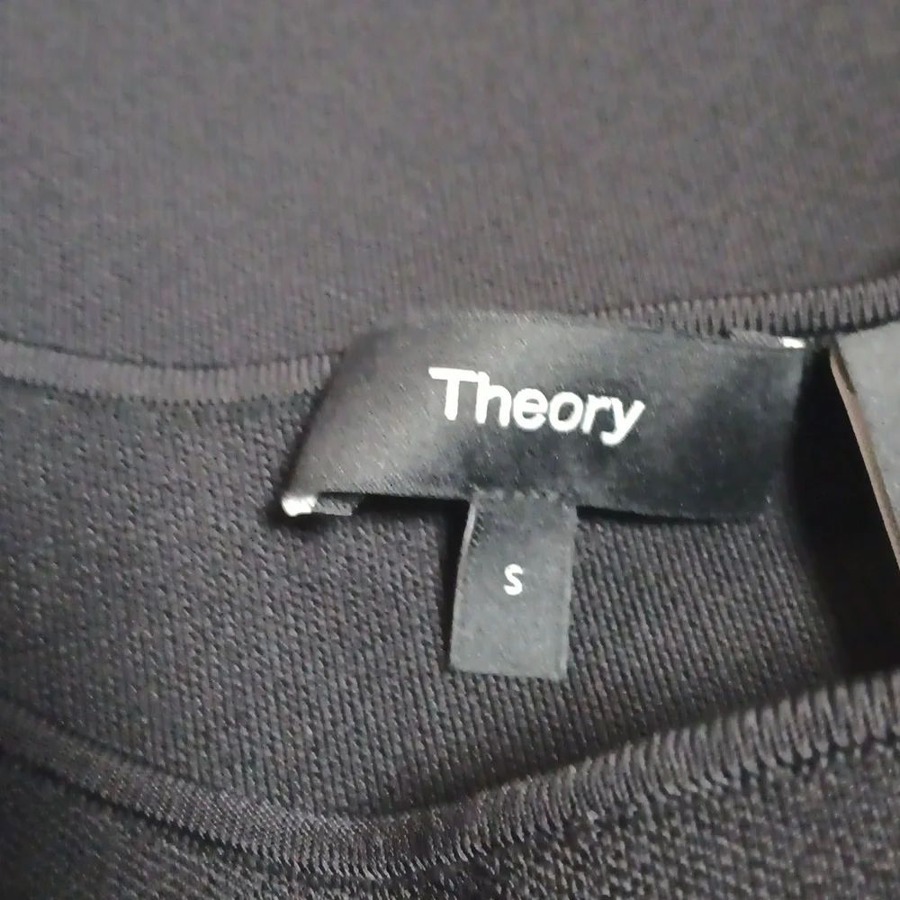 Theory Black Glossed Stretch Scoop Neck Top - Picture 5 of 8